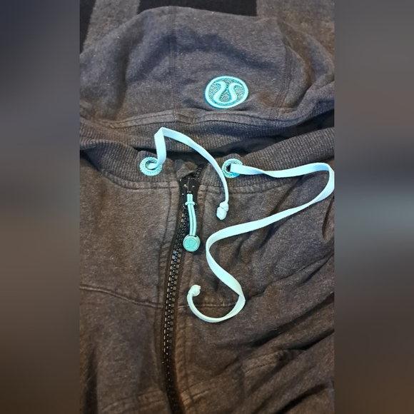 Lululemon Stride Jacket Hooded Gray Size 4 Turkos Draw String - Picture 3 of 4